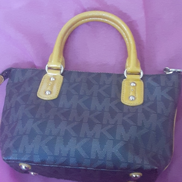 M Kors purse - Picture 1 of 1